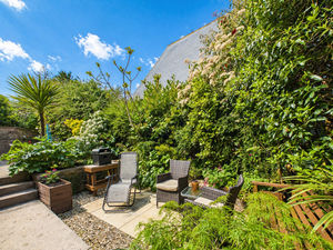 Side Patio- click for photo gallery